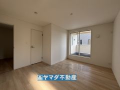 2階洋室8帖のお部屋には2.2帖の納戸があります