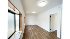 リフォーム済　2階洋室約12帖の洋室は間仕切りをして子ども部屋として使用可能