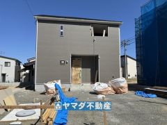 3号棟ケイミュー外壁は汚れが付きにくい効果を併せ持つ特徴があります。