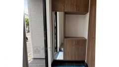 玄関にはシューズボックスとシューズクロークがあります