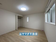 2階洋室9帖のお部屋です。