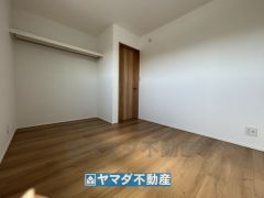 2階洋室4.5帖のお部屋です。