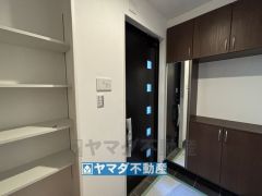 シューズクロークのある玄関