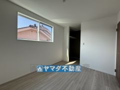 2階洋室6帖のお部屋です。
