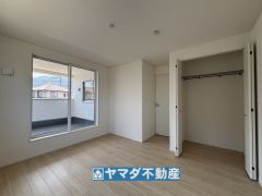 2階洋室7.5帖のお部屋です。