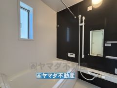 浴槽にはベンチスペースがあるので半身浴や