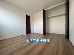 2階洋室のお部屋です。