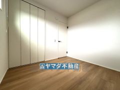 2階洋室4.5帖のお部屋です。
