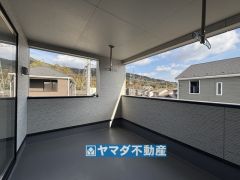 広々バルコニーは屋根があるので急な雨でも安心ですね