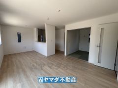 リビングの広さに加えて和室の入り口を開放すればさらに広々とした空間になります