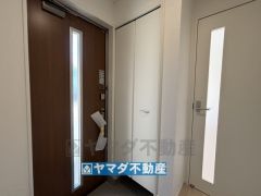 玄関にはシューズボックスがあります