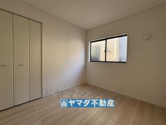 2階洋室のお部屋です。