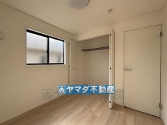 2階洋室5帖のお部屋です。