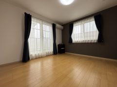 2階洋室8帖のお部屋です。