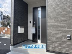 玄関にはポストが設置されています