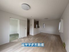 リビングの広さに加えて和室の入り口を開放すればさらに広々とした空間になります