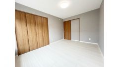 リフォーム済　2階洋室6帖のお部屋です。