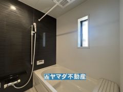 浴槽にはベンチスペースがあるので半身浴やお子様も座ることができ安心快適です
