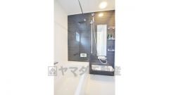 ゆったりとしたバスタブ