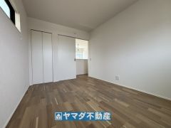 2階洋室6帖のお部屋です。