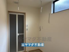 ランドリールームで室内干しができます