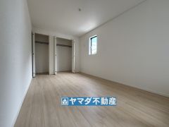 2階洋室8帖のお部屋です。