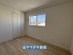 2階洋室のお部屋です。