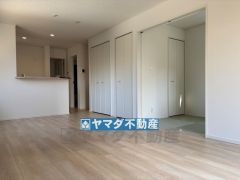 リビングの広さに加えて和室の入り口を開放すればさらに広々とした空間になります