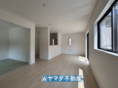 リビングの広さに加えて和室の入り口を開放すればさらに広々とした空間になります