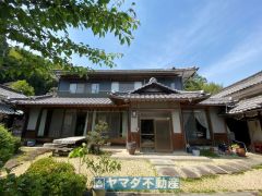 趣のある純和風建築の御宅です。