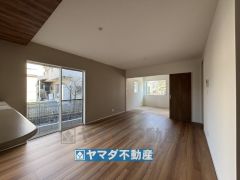 リビングの広さに加えて和室の入り口を開放すればさらに広々とした空間になります