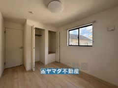 2階洋室5.7帖のお部屋です。