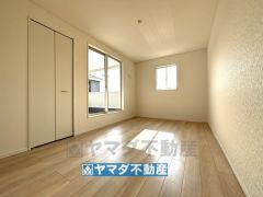 2階洋室8.2帖のお部屋です。