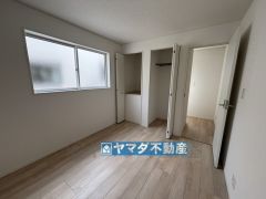 2階洋室5.2帖のお部屋です。