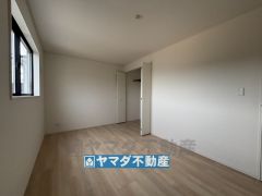 2階洋室7.5帖のお部屋です。