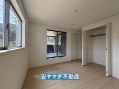 2階洋室7.5帖のお部屋です。