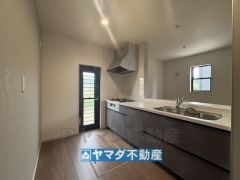 キッチンからご家族との会話ができますね。