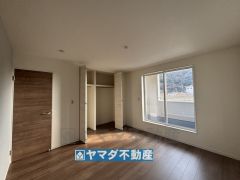 2階洋室のお部屋です。