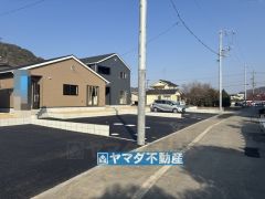 2号棟ケイミュー外壁は汚れが付きにくい効果を併せ持つ特徴があります。