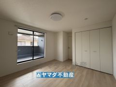 2階洋室8.5帖のお部屋です。