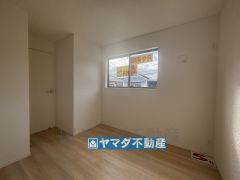 2階洋室5帖のお部屋です。