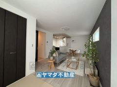 リビングにはフラットな3帖の和室もあります