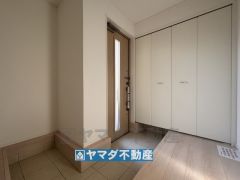 広々とした玄関ホールには大容量のシューズボックス