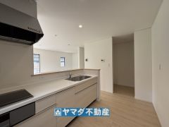 キッチン横にはパントリー完備
