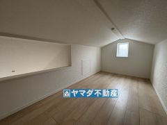 季節物の収納などに便利な小屋裏収納