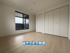 2階洋室7.5帖のお部屋です。