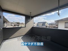 バルコニーには屋根があるので急な雨でも安心です