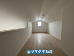 季節物の収納もできる小屋裏収納
