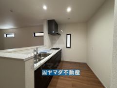 キッチンからご家族との会話ができますね。