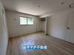 2階洋室のお部屋です